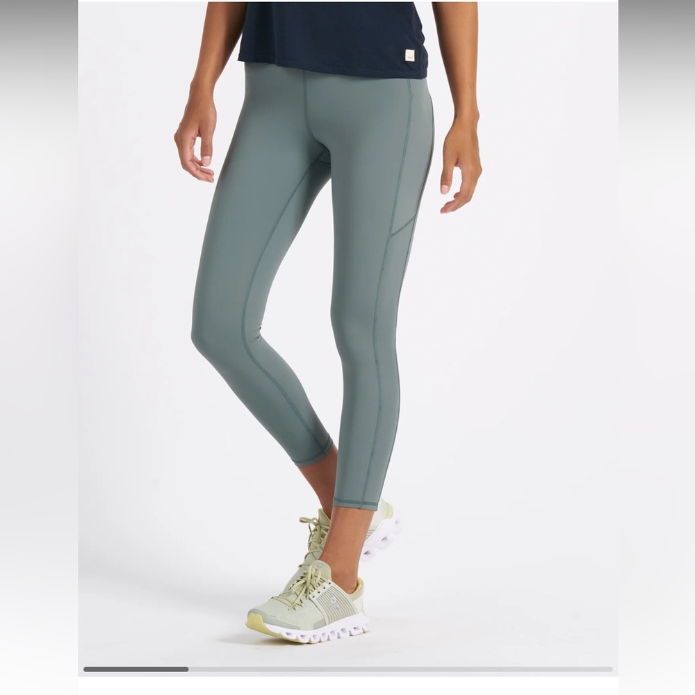 Vuori women’s stride legging- size s in kelp